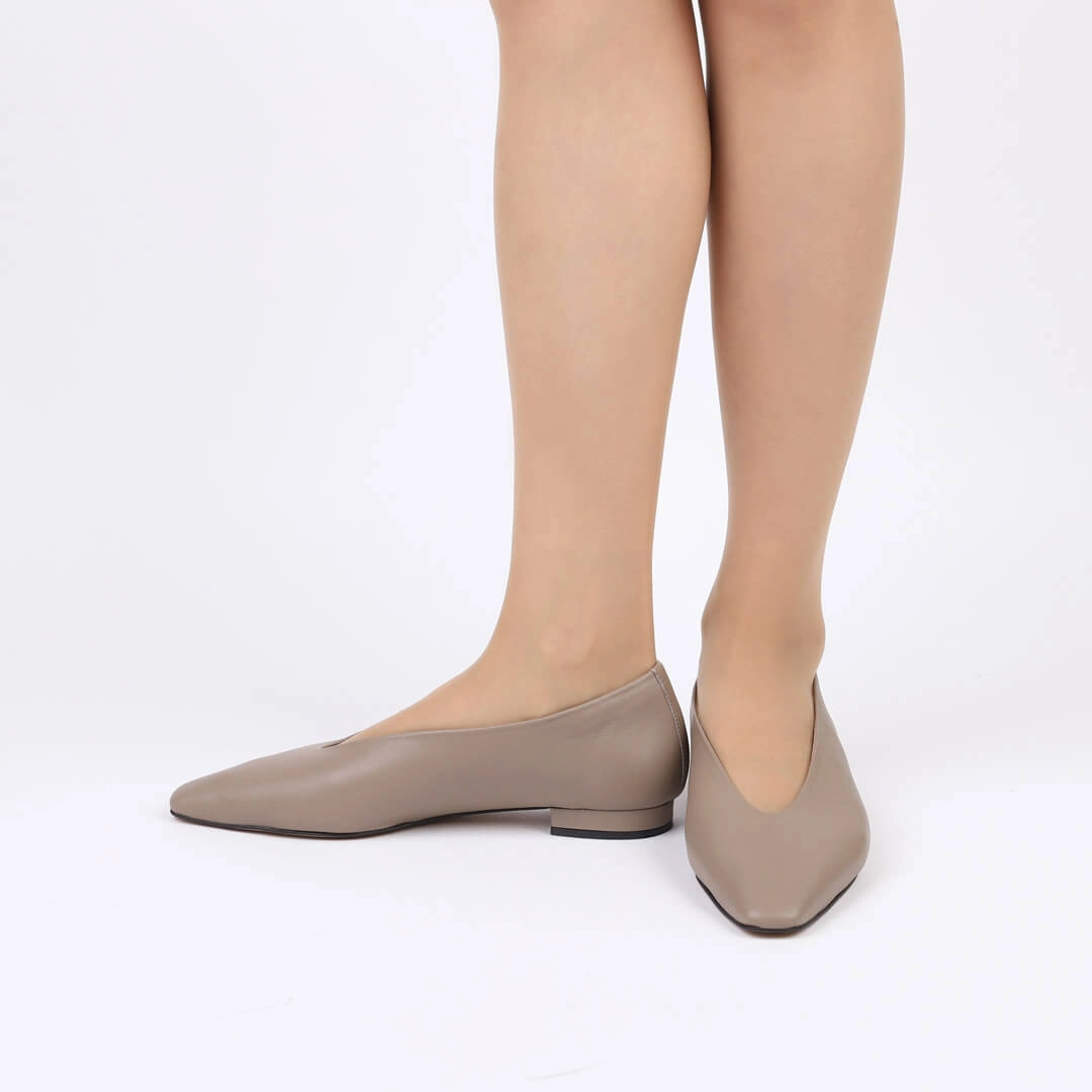 *UK size 1 - LETSBE - light beige , 1.5cm heels