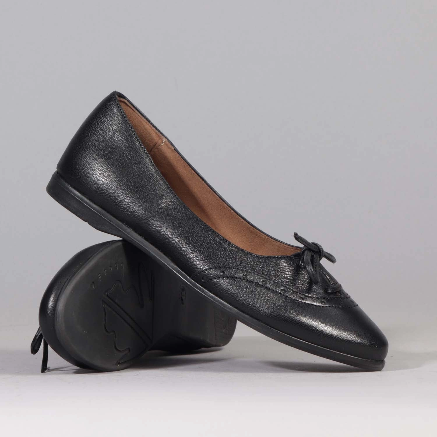 Flat Pump with Bow in Black - 12642