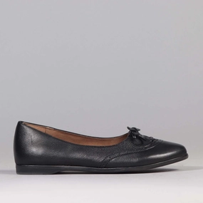 Flat Pump with Bow in Black - 12642