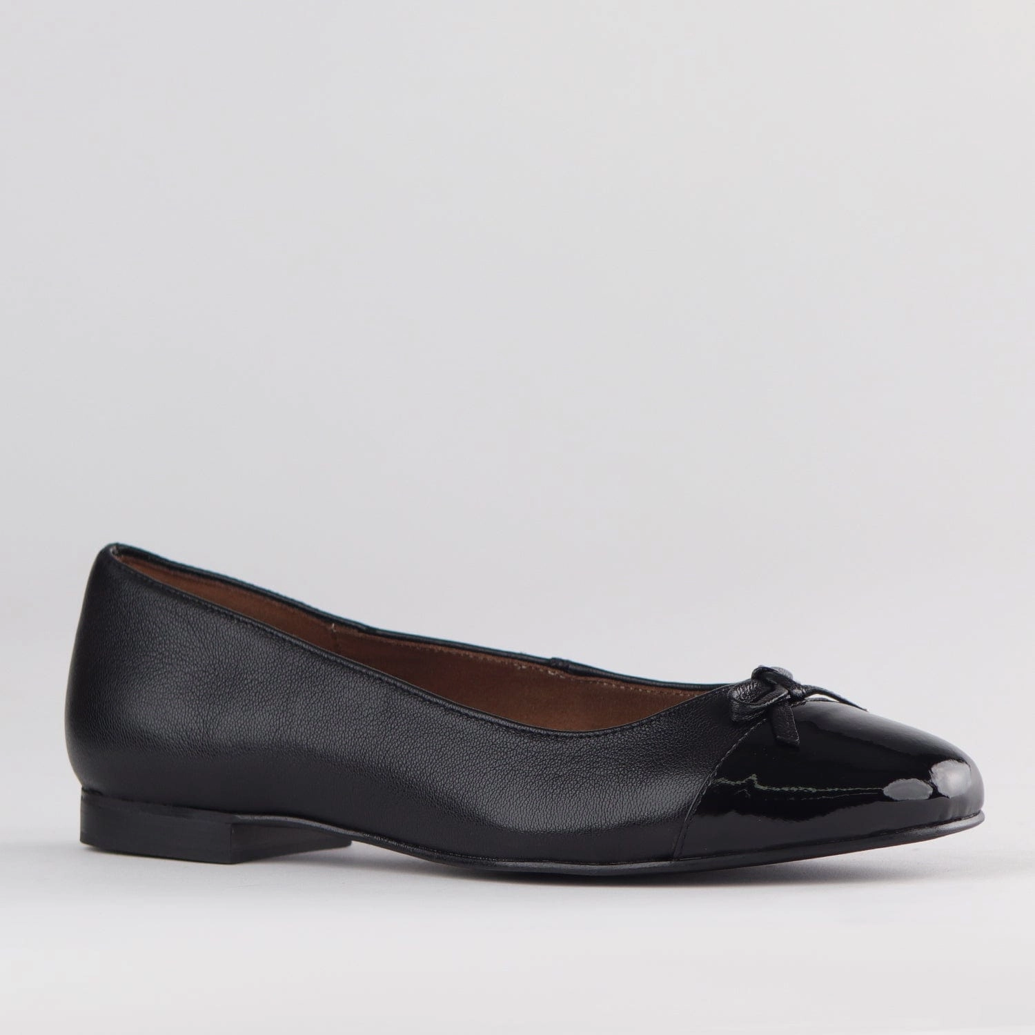 Flat Pump with Bow in Black Multi - 12826