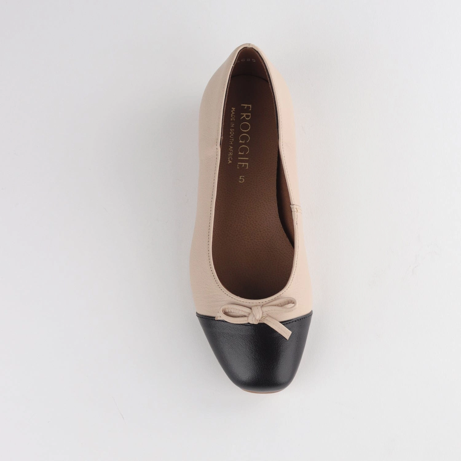Flat Pump with Bow in Ivory Multi - 12826