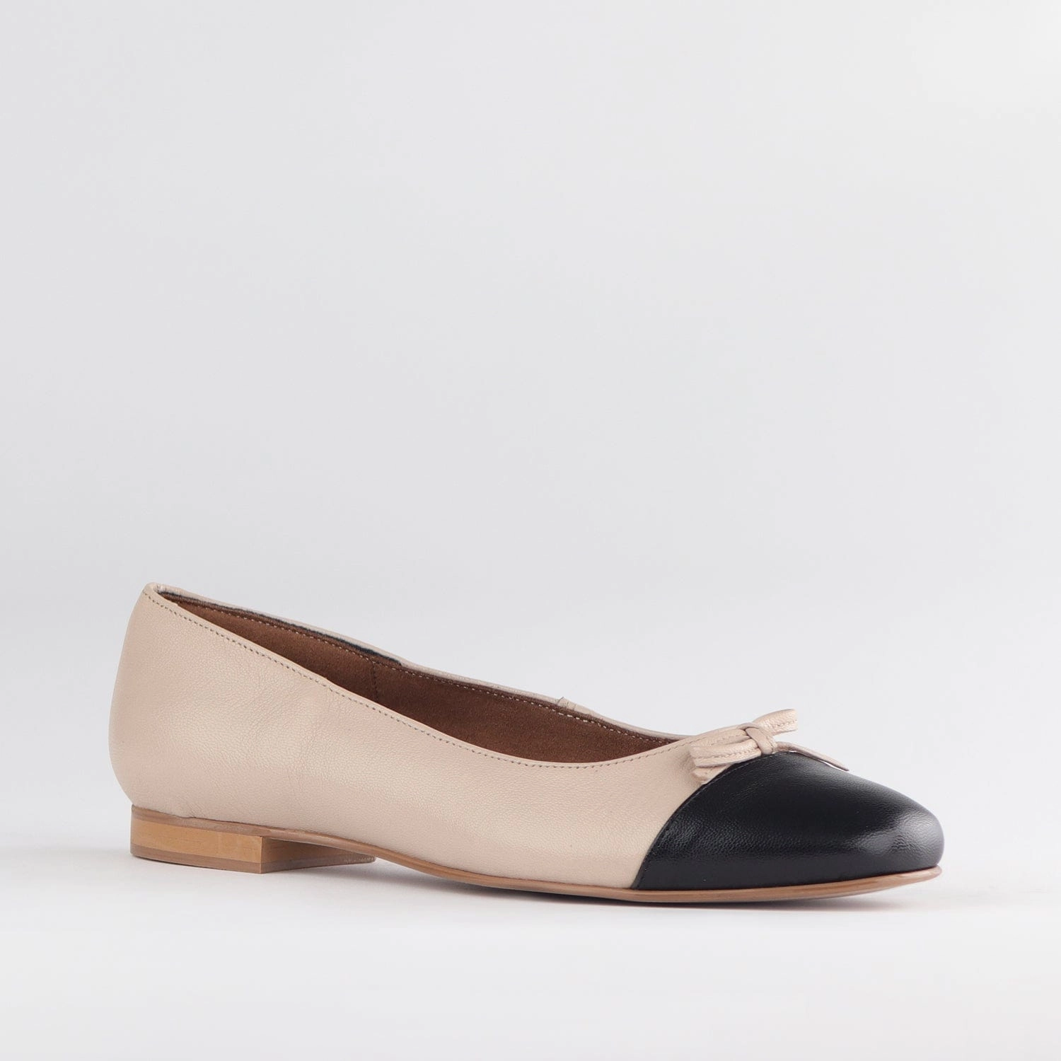 Flat Pump with Bow in Ivory Multi - 12826