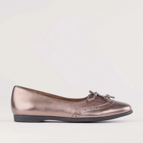 Flat Pump with Bow in Lead Metallic - 12642