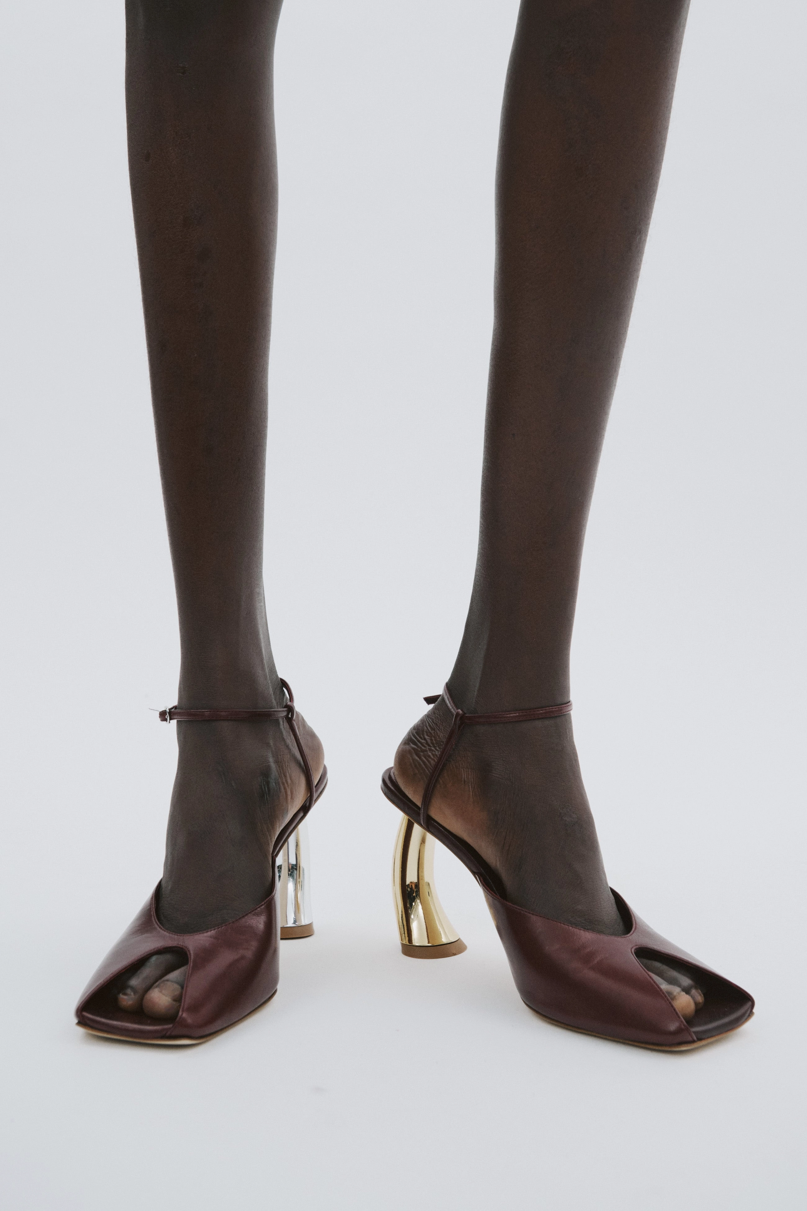 Giustine Burgundy