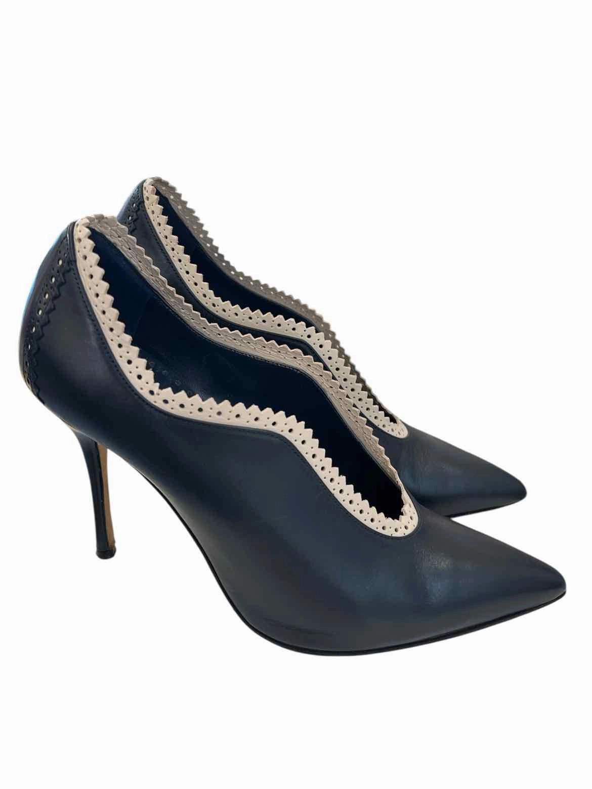Manolo Blahnik Navy Size 36 Shoes