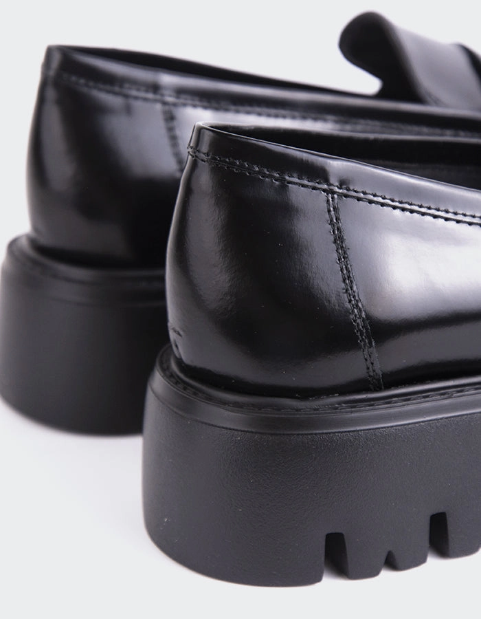 Pesaro Black Leather