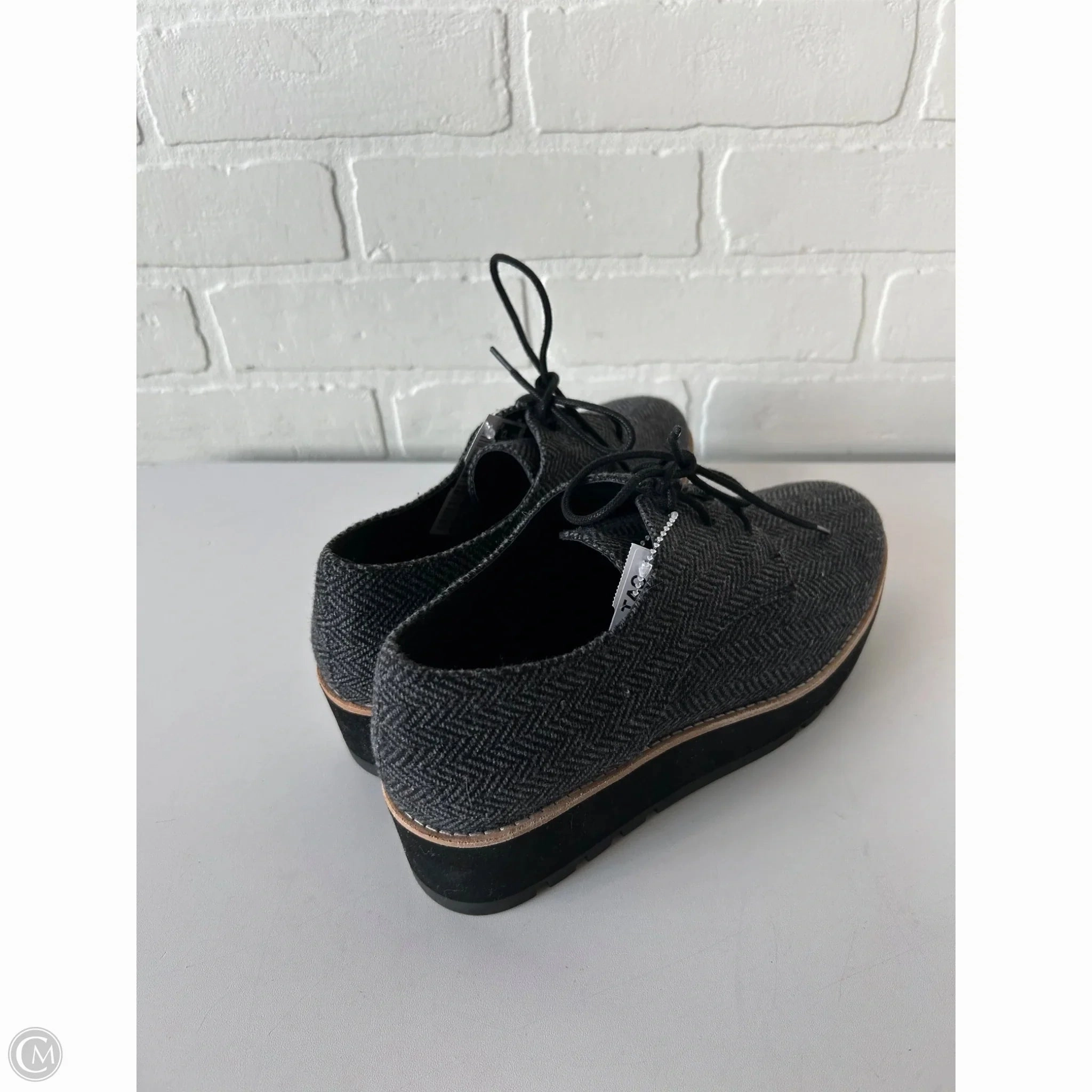 Shoes Flats By Eileen Fisher In Black & Grey, Size: 7.5