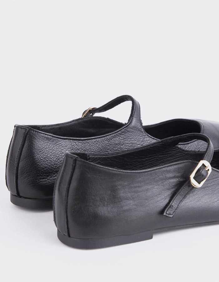 Sylph Black Leather
